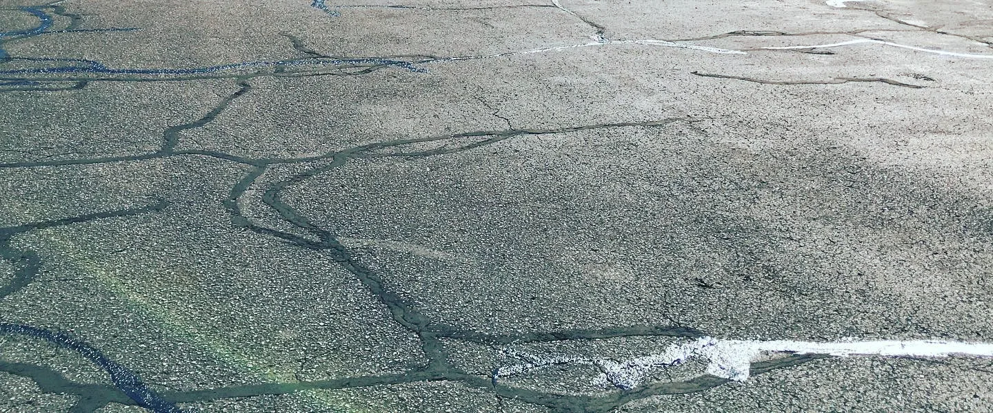 asphalt crack sealing